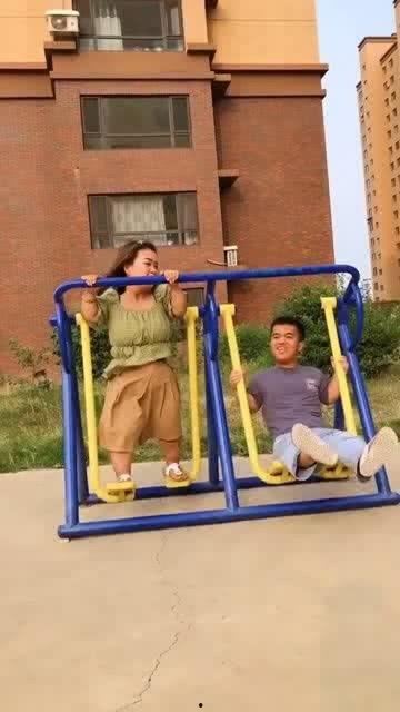 搞笑老大屁股爆炸,一场爆笑的意外事件